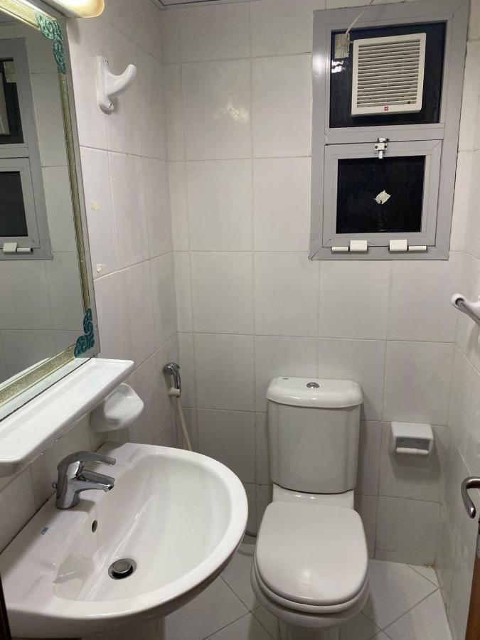 Sharing Motel Rooms Abu Dhabi Eksteriør bilde